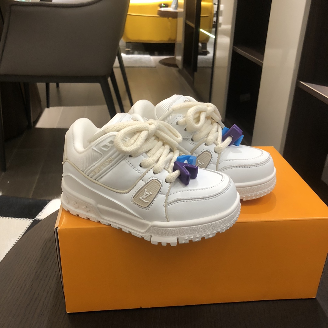 Children's shoes child